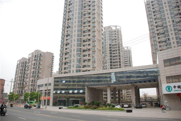 南昌市青云明珠小區(qū)面積18萬方（小區(qū)），2017年榮獲南昌市示范小區(qū)榮